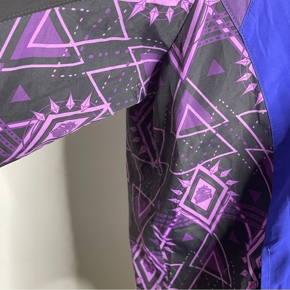 Her Universe Black Panther windbreaker hooded NWT medium - Picture 8 of 8